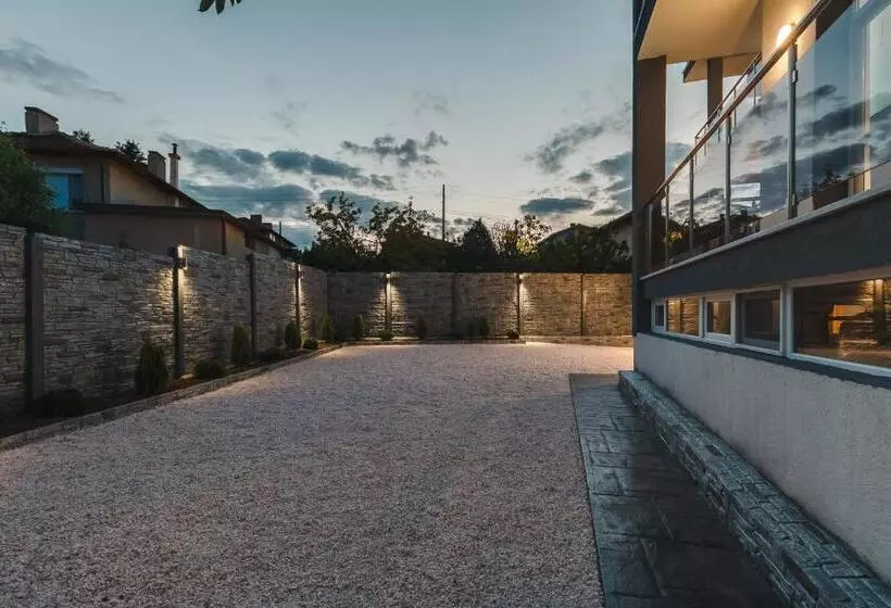 ペンション Gramada Guest House