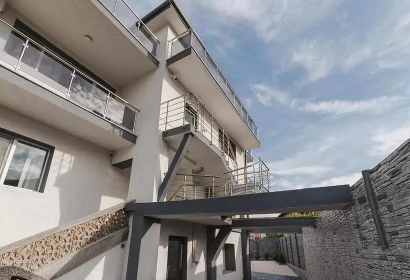 ペンション Gramada Guest House