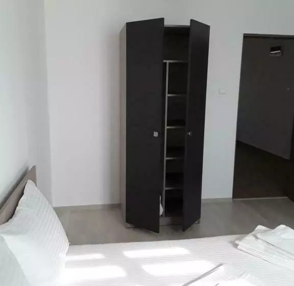ペンション Camere De Inchiriat Central La Calciu