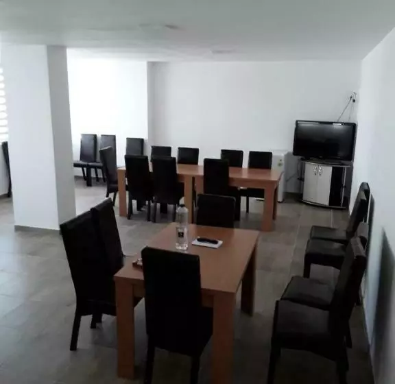 ペンション Camere De Inchiriat Central La Calciu