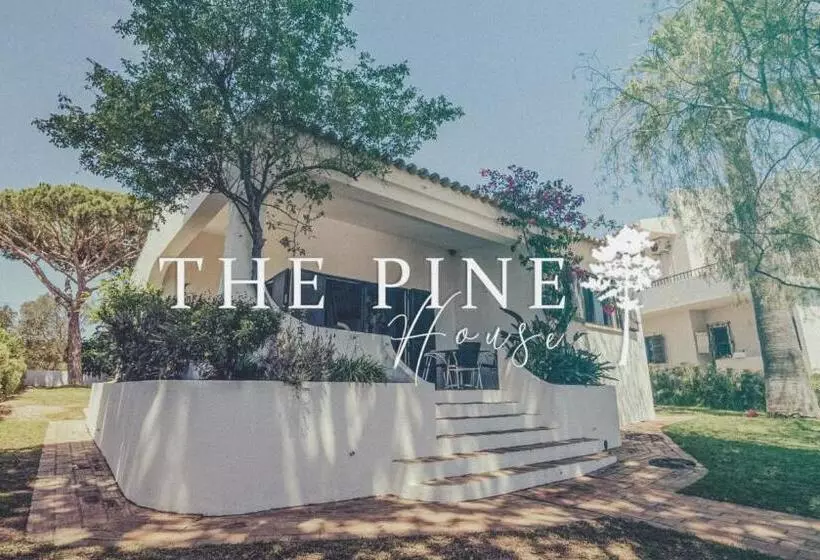 تختخواب و صبحانه Pine House   Faro Airport, Beach And City Center