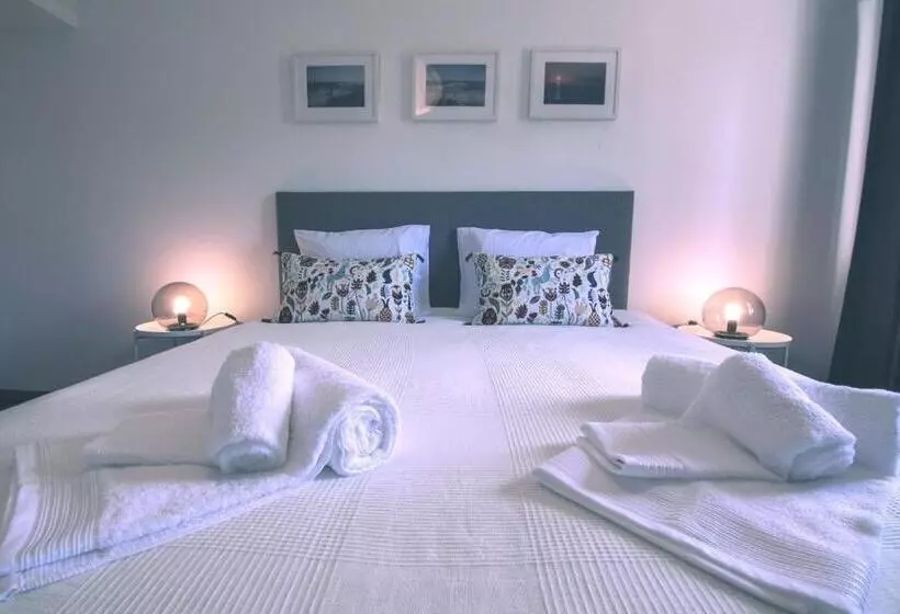 تختخواب و صبحانه Pine House   Faro Airport, Beach And City Center