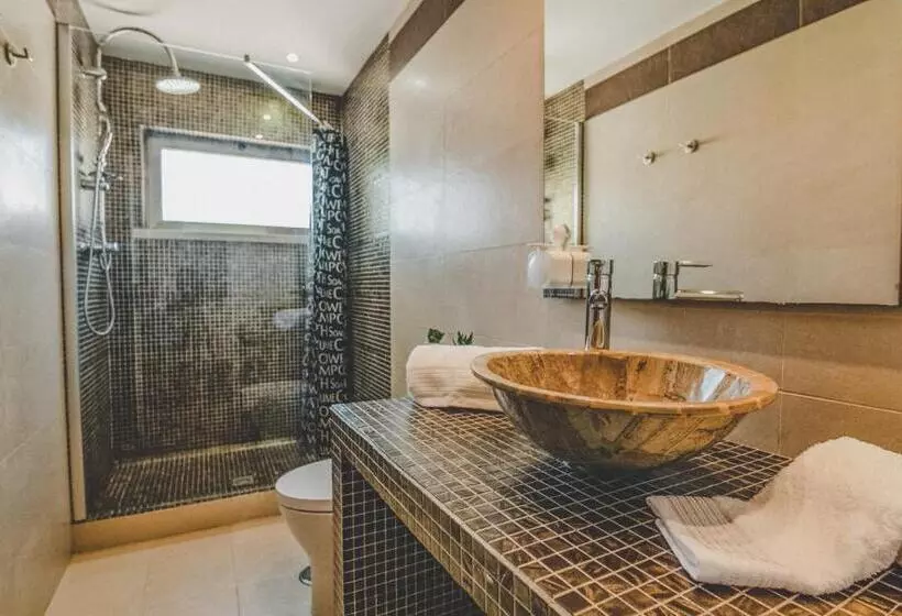 تختخواب و صبحانه Pine House   Faro Airport, Beach And City Center