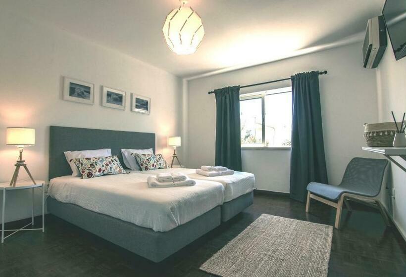 צימר Pine House   Faro Airport, Beach And City Center
