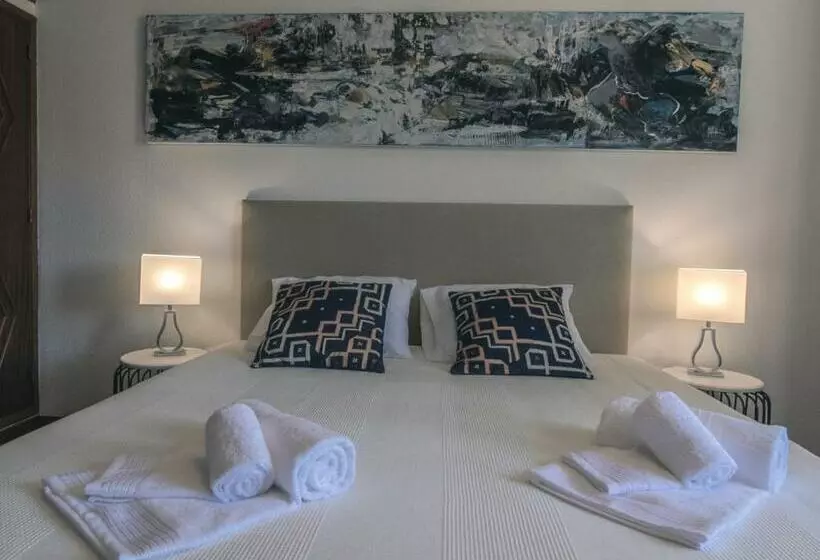 تختخواب و صبحانه Pine House   Faro Airport, Beach And City Center