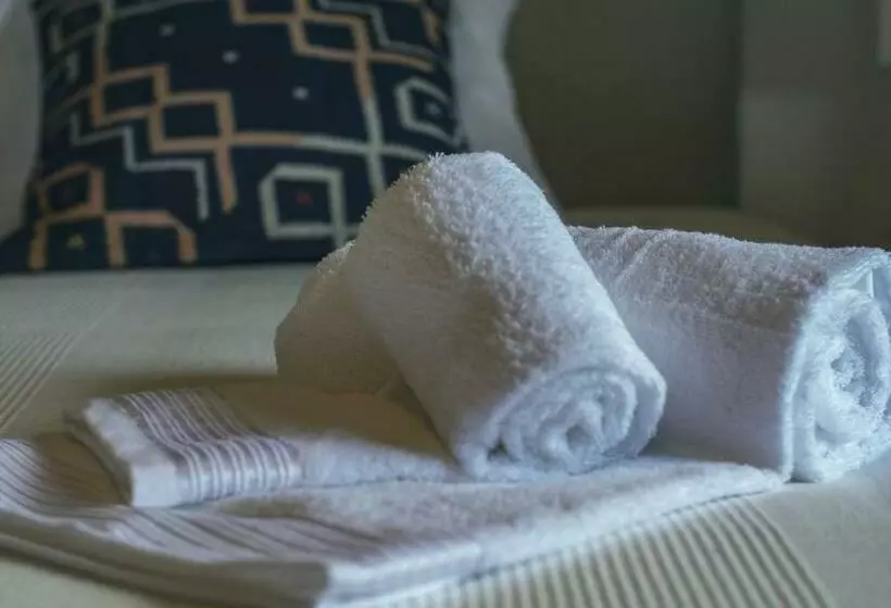 تختخواب و صبحانه Pine House   Faro Airport, Beach And City Center