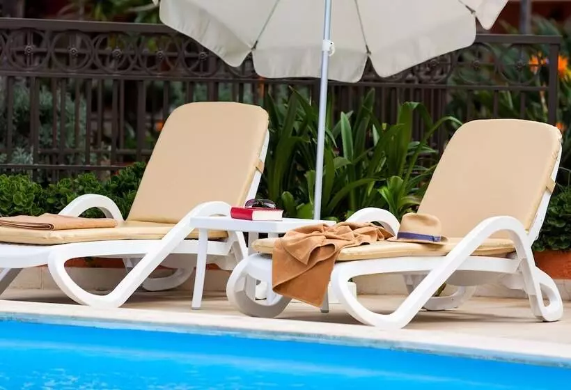 Apartamentos Ambassador