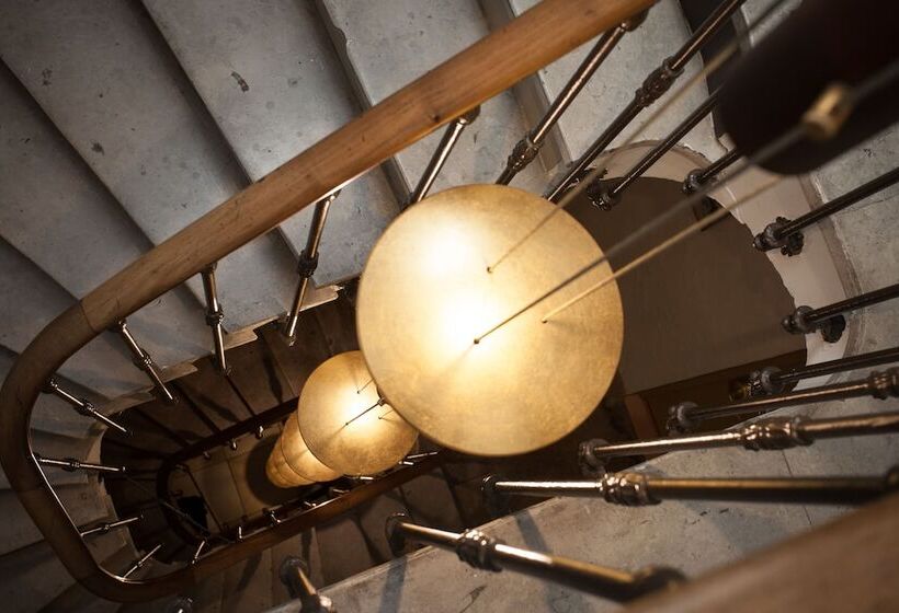 هتل D Aragon   Place De La Comédie