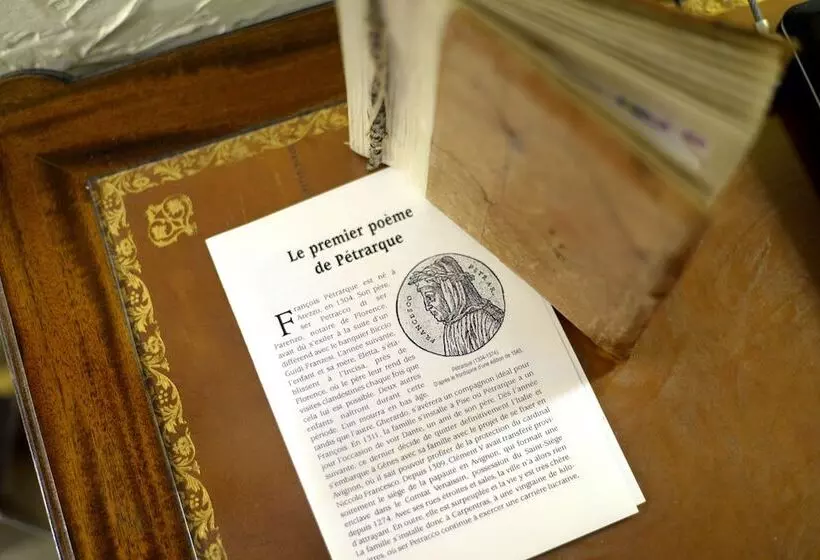 Hotel D Aragon Place De La Comédie