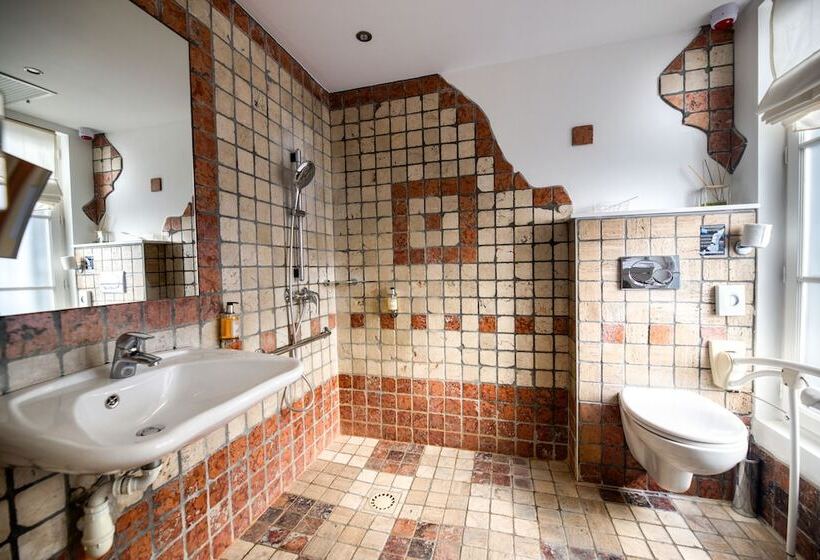 هتل D Aragon   Place De La Comédie