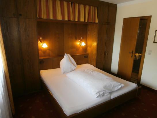 Отель Gasthof Pension Kröll