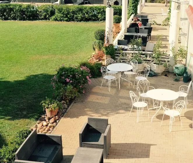 호텔 Hôtel Le Mas Des Ponts D Arles