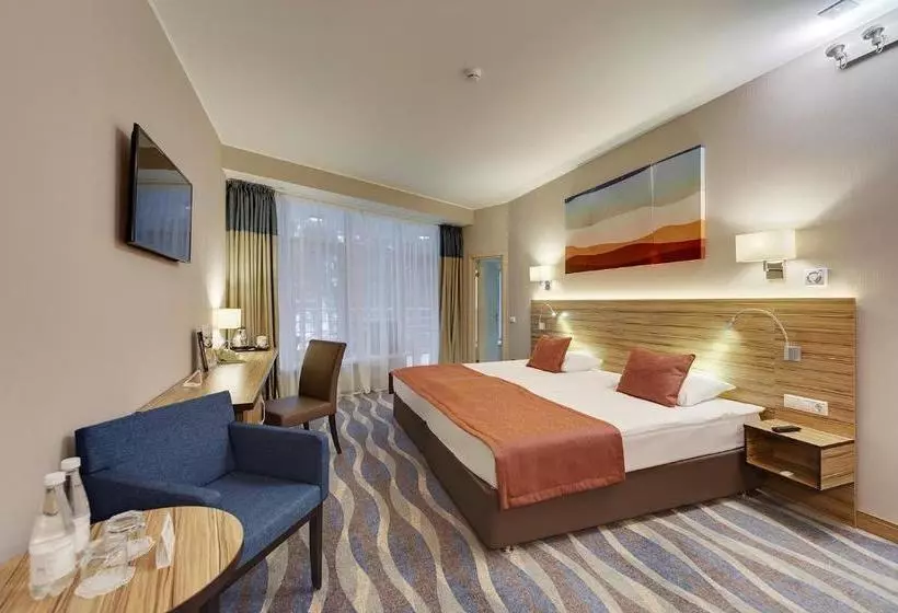 בית מלון כפרי Repino Cronwell Park & Spa