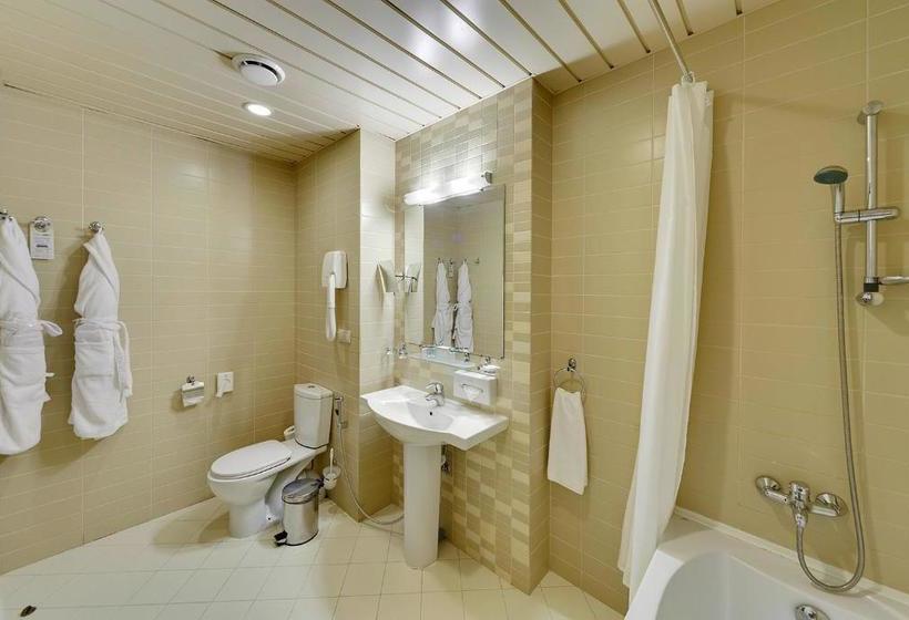 בית מלון כפרי Repino Cronwell Park  & Spa