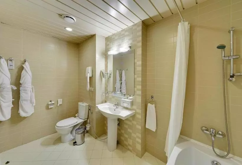 בית מלון כפרי Repino Cronwell Park & Spa