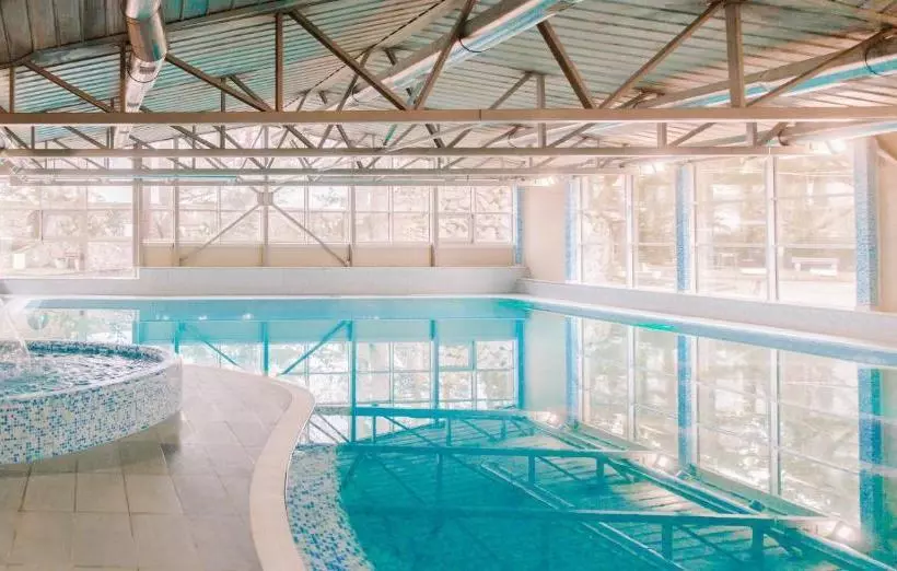 בית מלון כפרי Repino Cronwell Park & Spa