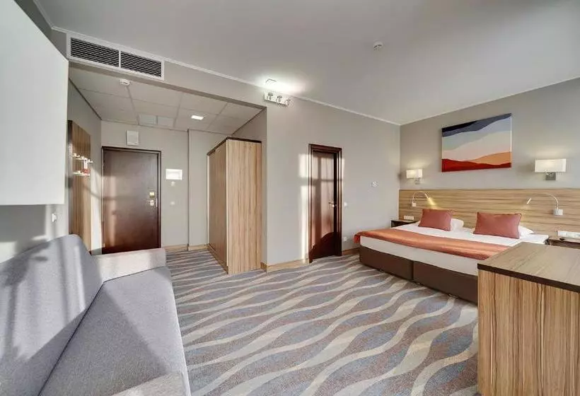 בית מלון כפרי Repino Cronwell Park & Spa