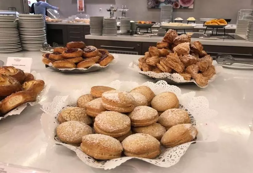 בית מלון כפרי Repino Cronwell Park & Spa