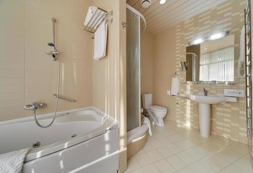 בית מלון כפרי Repino Cronwell Park  & Spa