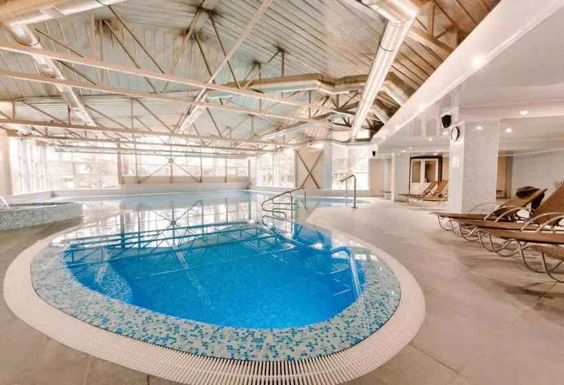 בית מלון כפרי Repino Cronwell Park & Spa