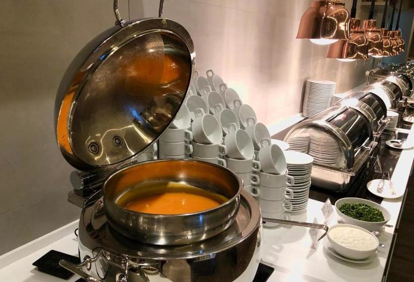 בית מלון כפרי Repino Cronwell Park  & Spa