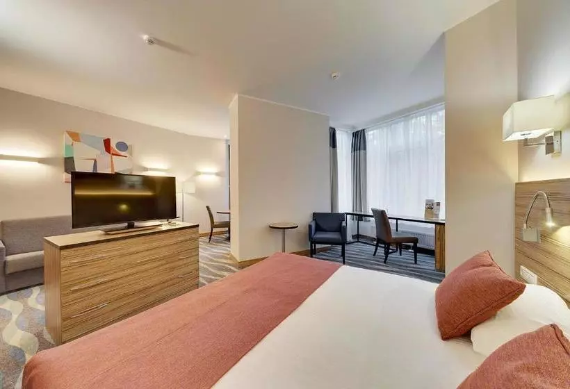 בית מלון כפרי Repino Cronwell Park & Spa