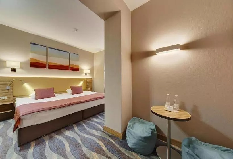 בית מלון כפרי Repino Cronwell Park & Spa