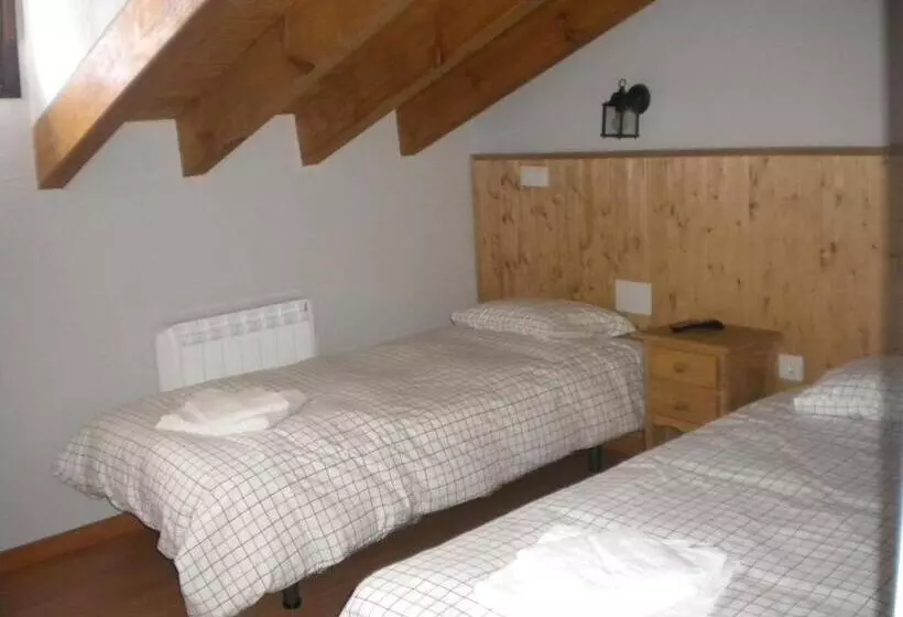 فندق ريفى Hostal Rural Las Cuatro Calles