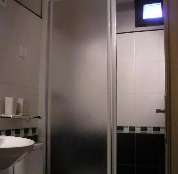 فندق ريفى Hostal Rural Las Cuatro Calles