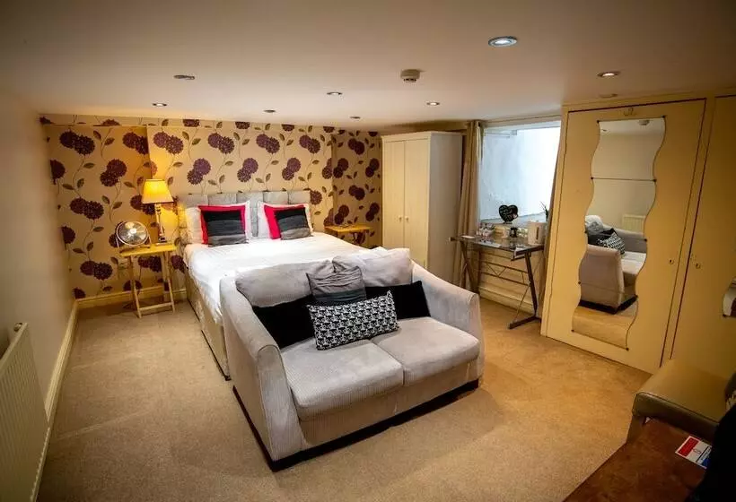 هتل The Alexander