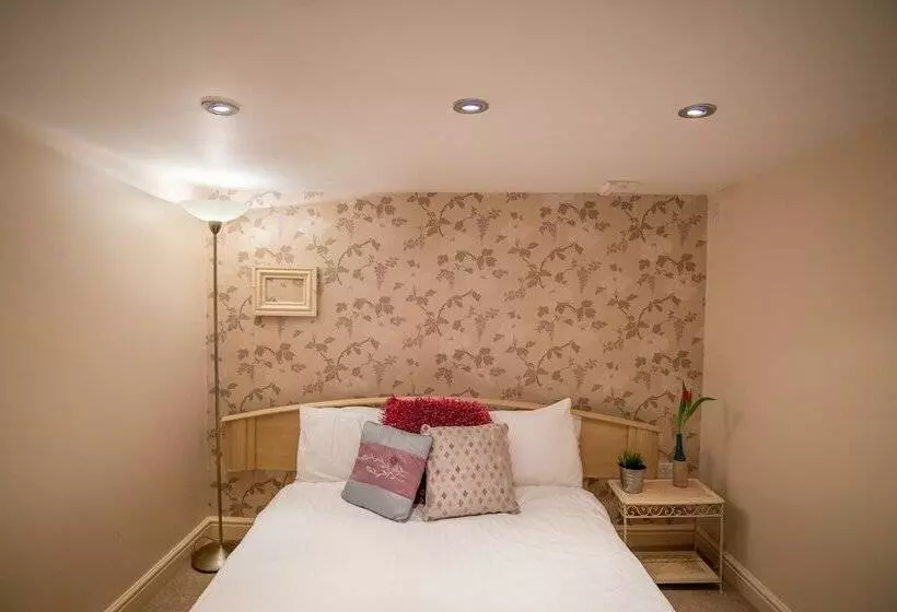 هتل The Alexander