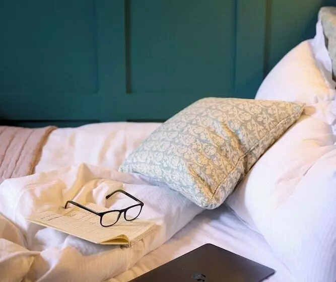 Отель The Ropemaker A Heartwood Inn