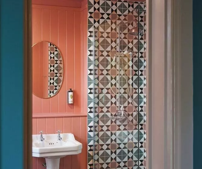 Отель The Ropemaker A Heartwood Inn