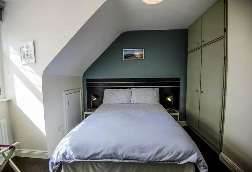 ベッドアンドブレックファースト Bluetit Lodge