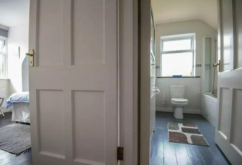 ベッドアンドブレックファースト Bluetit Lodge