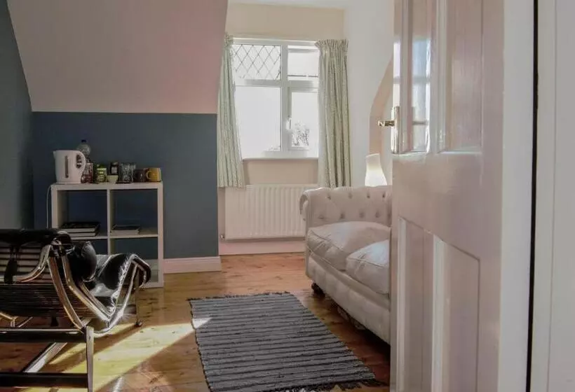 ベッドアンドブレックファースト Bluetit Lodge