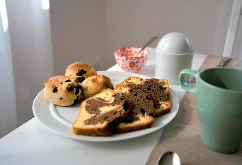 ベッドアンドブレックファースト Bluetit Lodge