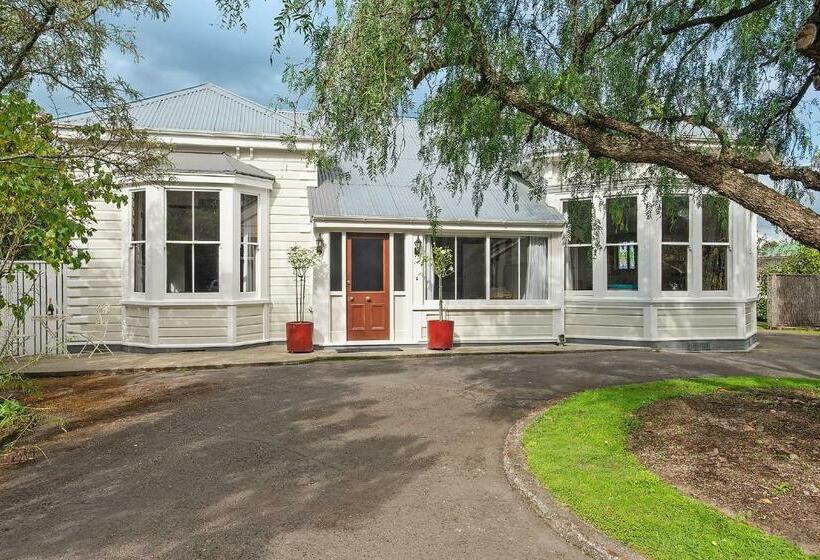 ベッドアンドブレックファースト Pepper Tree Villa