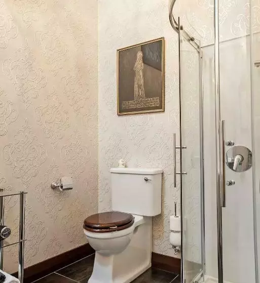 تختخواب و صبحانه Pepper Tree Villa