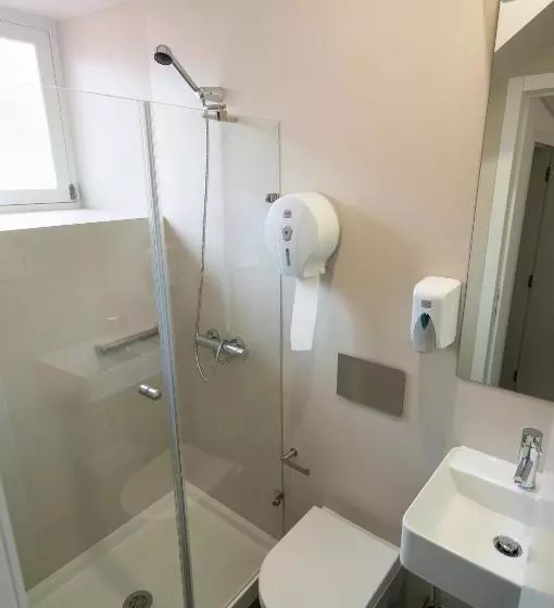 Change The World Hostels   Coimbra   Almedina