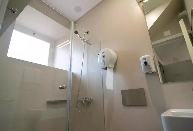 Change The World Hostels   Coimbra   Almedina