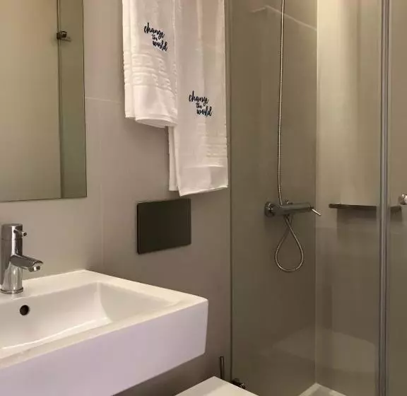 Change The World Hostels   Coimbra   Almedina