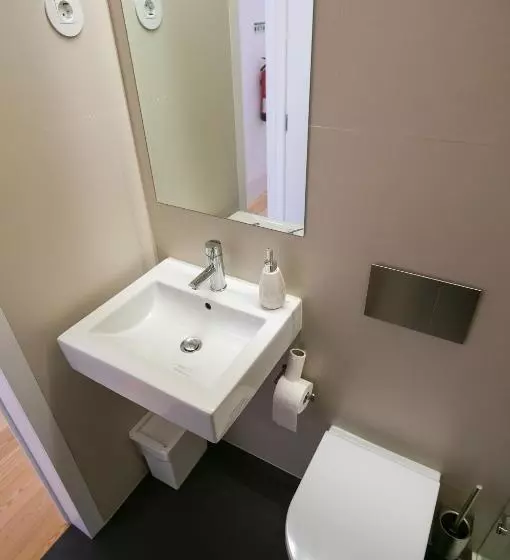 Change The World Hostels   Coimbra   Almedina