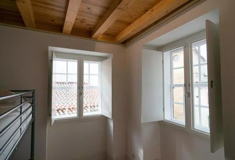 Change The World Hostels   Coimbra   Almedina