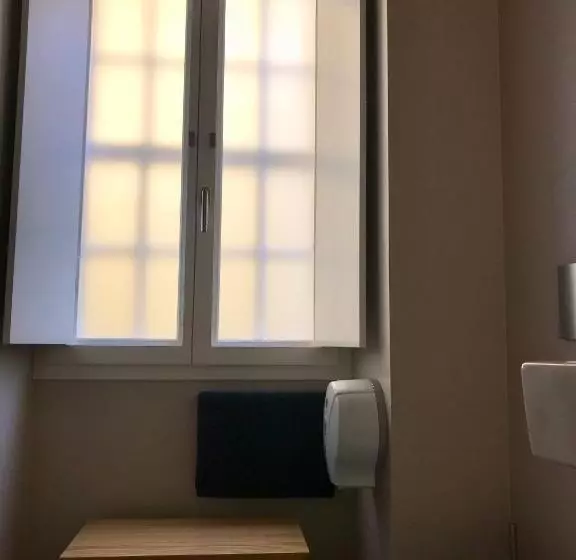 Change The World Hostels   Coimbra   Almedina