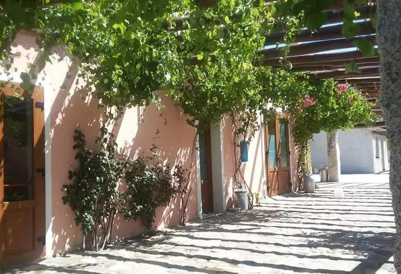 هتل Agriturismo Donnolù