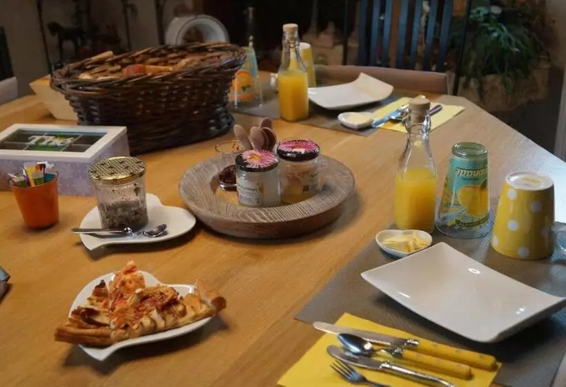 Aamiaismajoitus (B&B) Chambre D’hôtes La Jument Grise