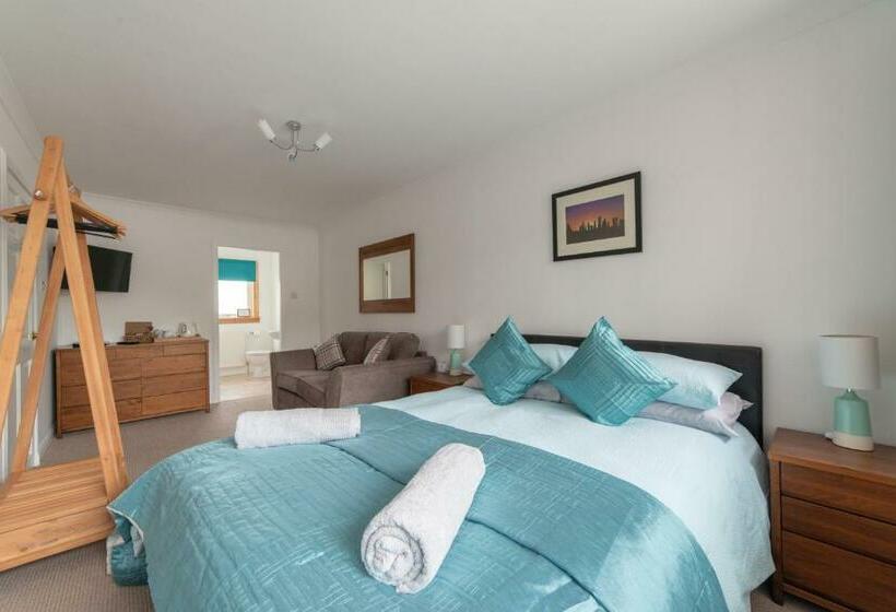 Bed and Breakfast No. Three