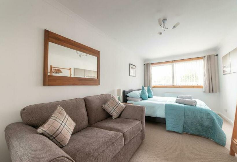 Bed and Breakfast No. Three