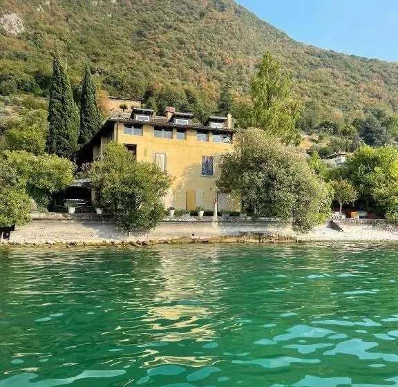 L Oleandro Sul Lago D Iseo B&b